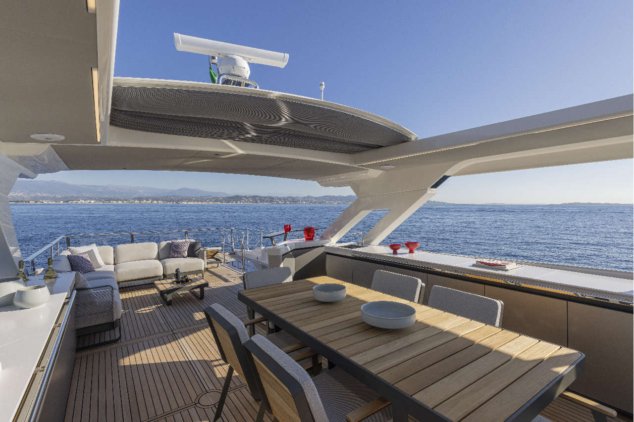 Absolute Navetta 75 Interior image 8