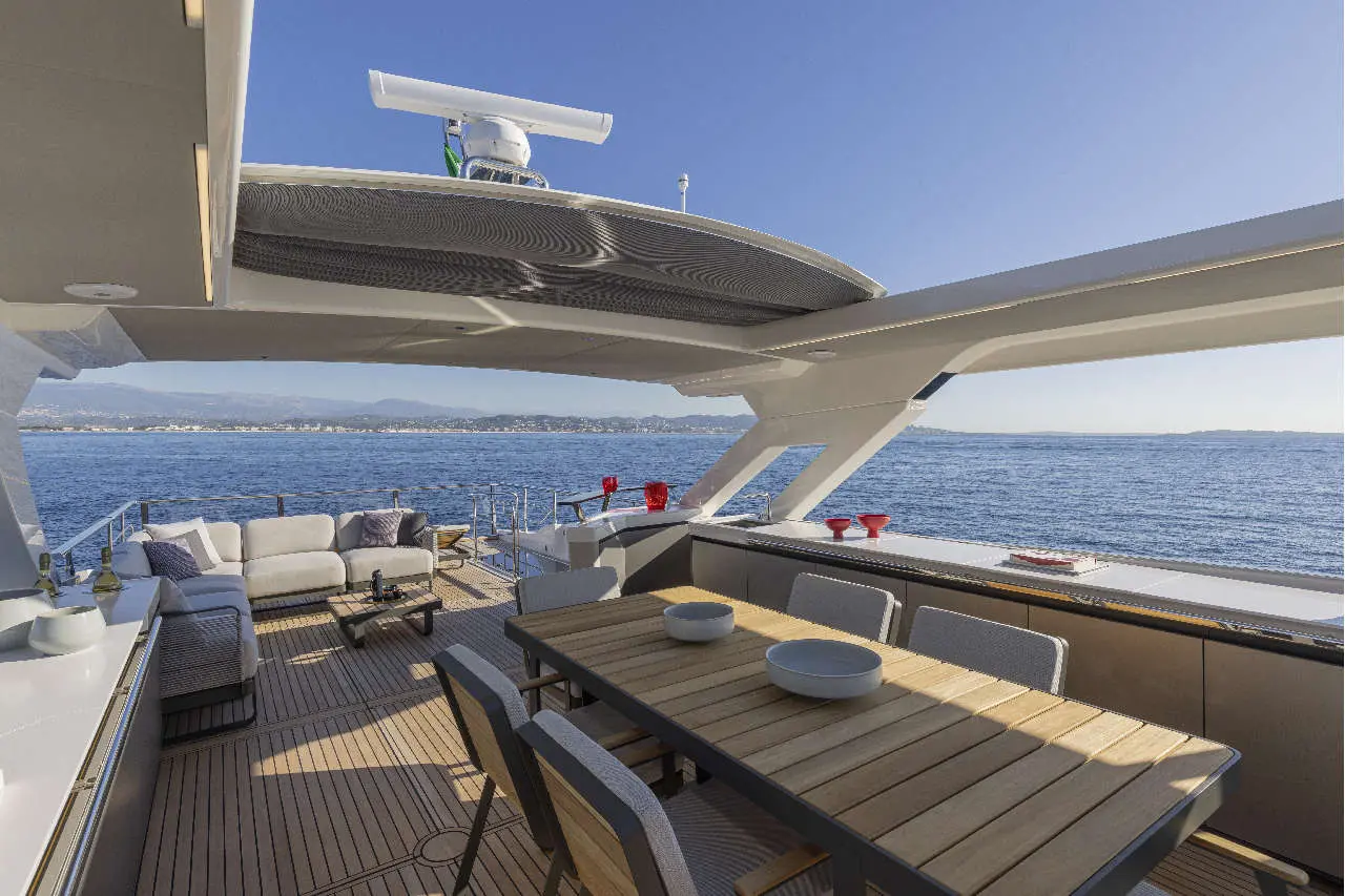 Absolute Navetta 75 Interior image 8