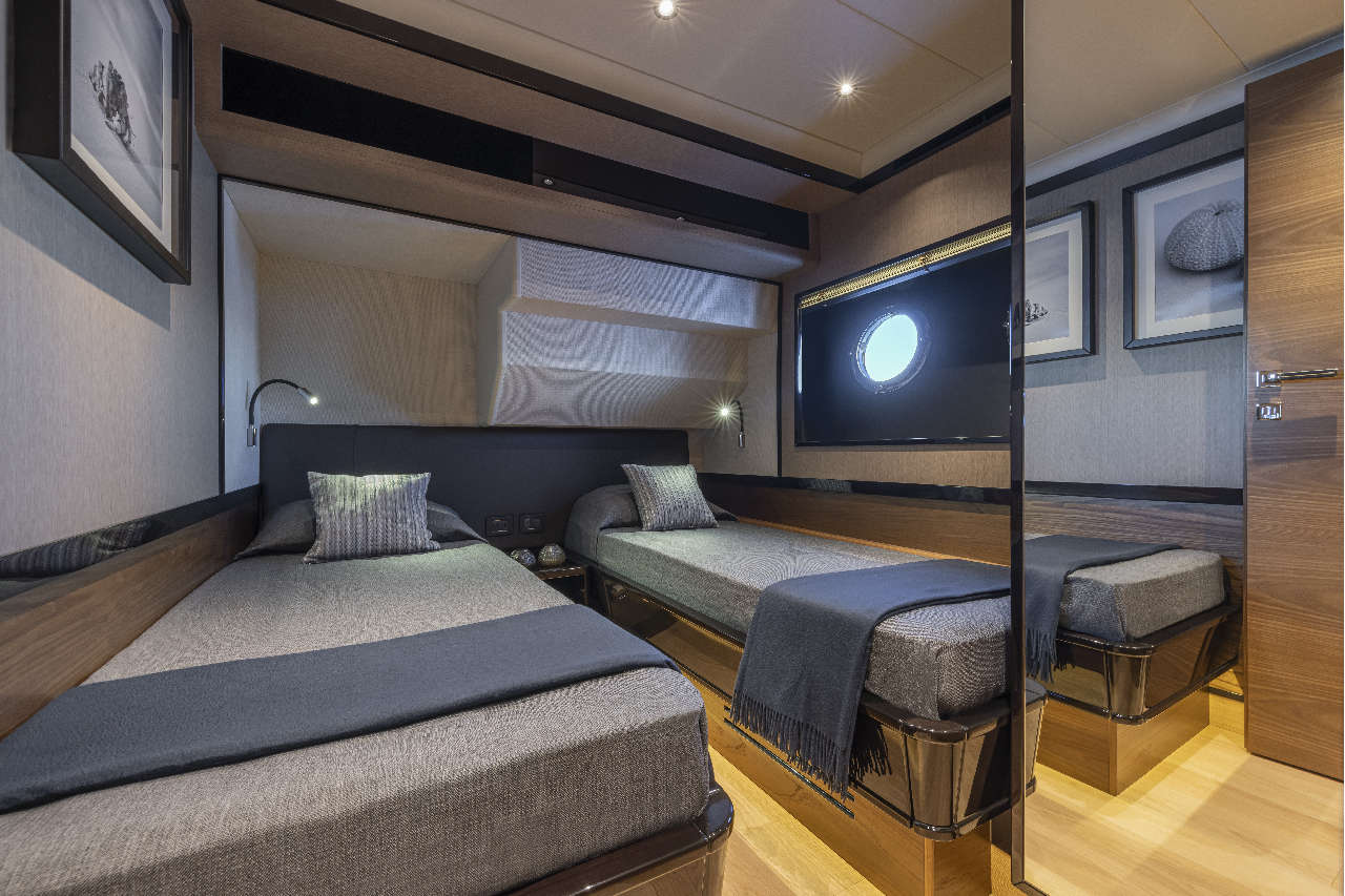 Absolute Navetta 75 Interior image 10