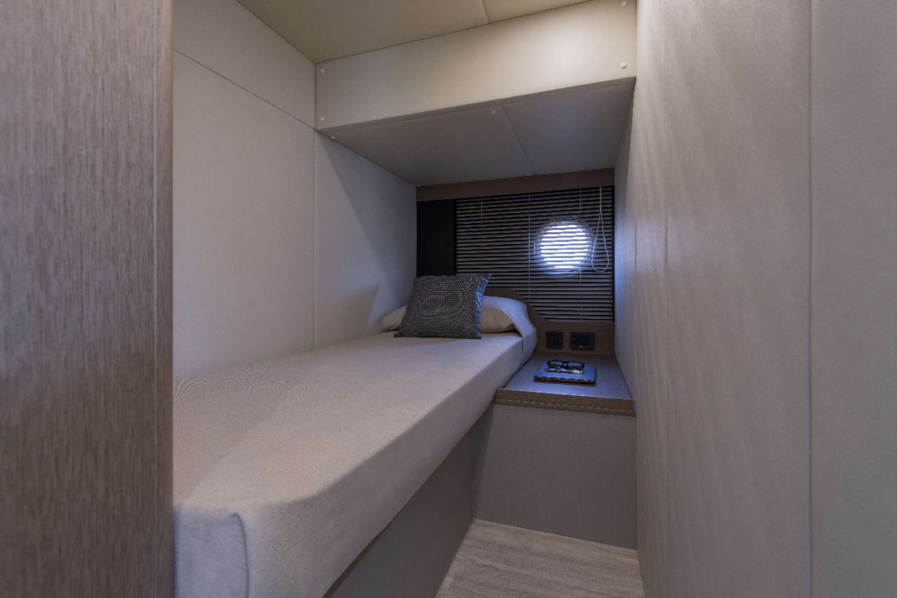Absolute Navetta 75 Interior image 13