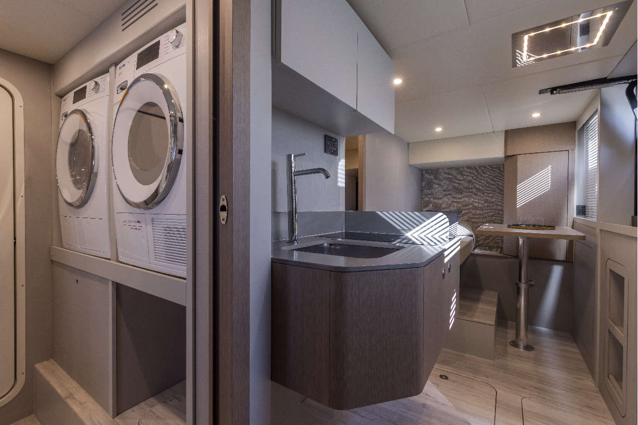 Absolute Navetta 75 Interior image 14