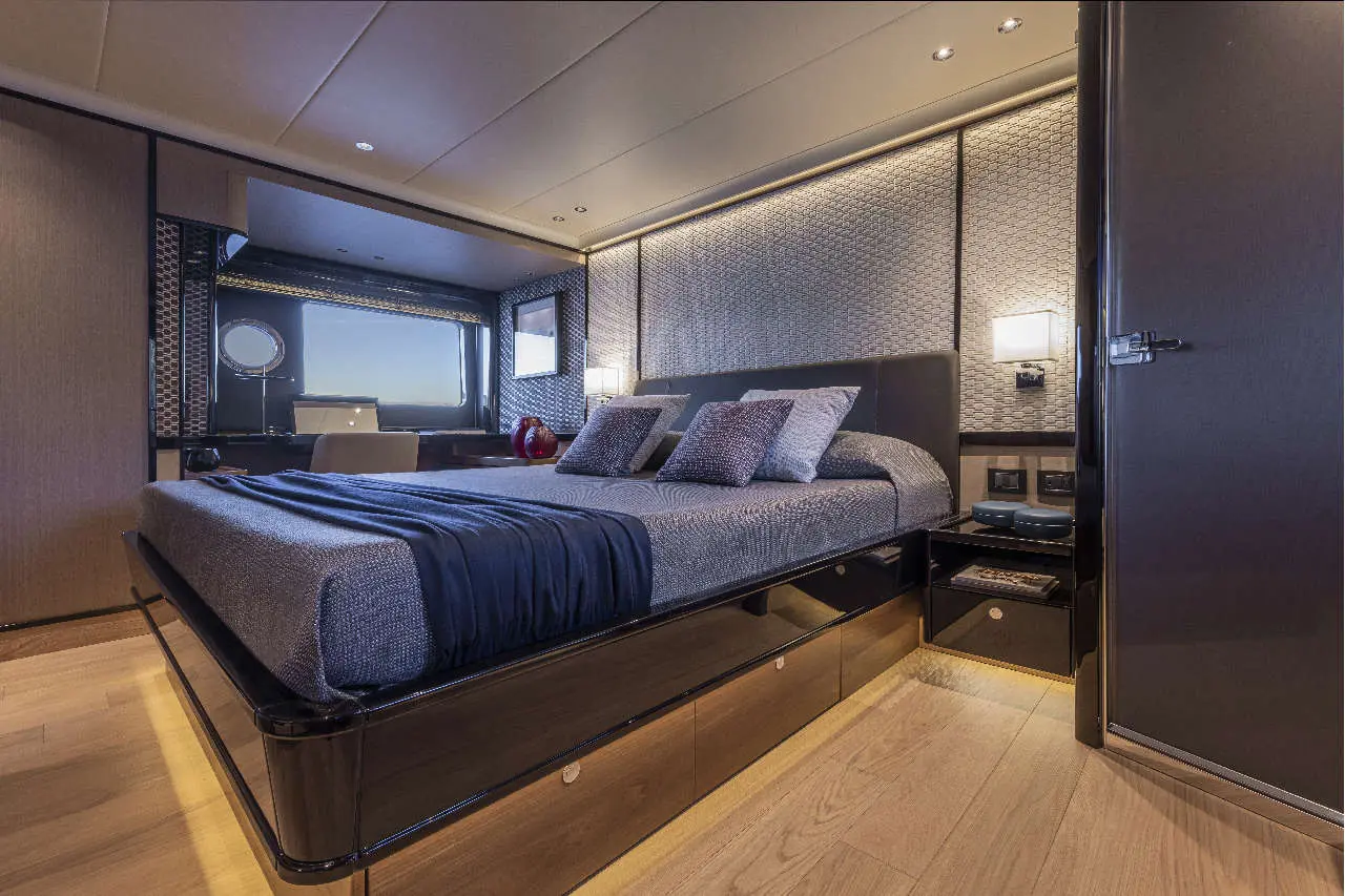 Absolute Navetta 75 Interior image 18