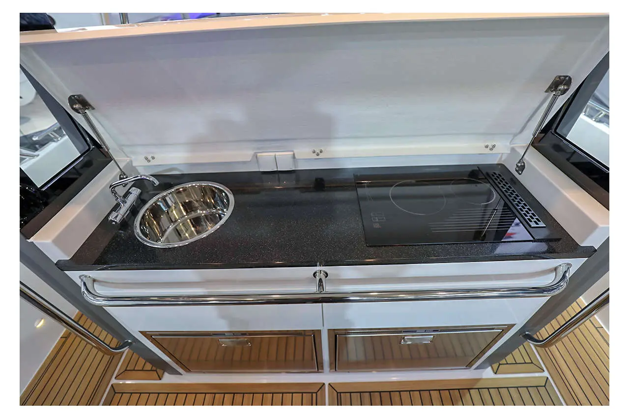 Nimbus Tender 11 Interior image 1