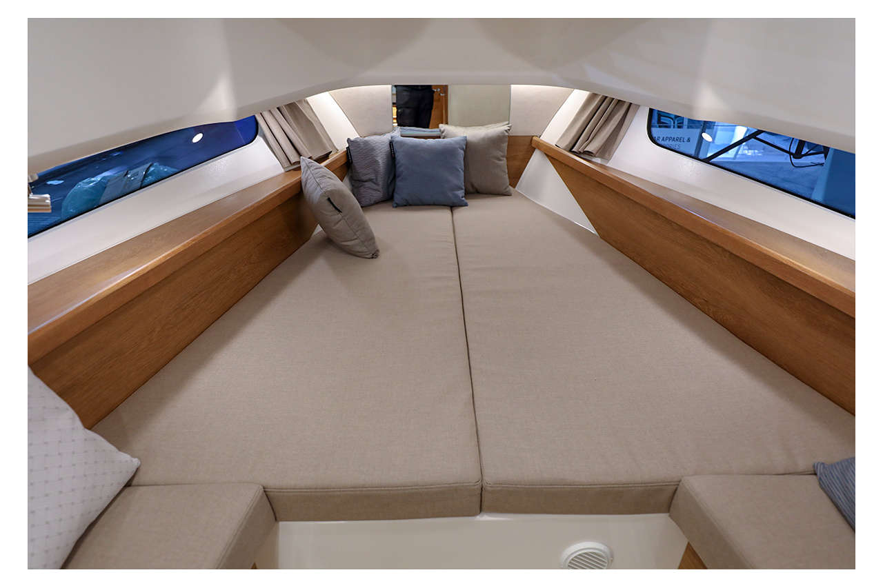 Nimbus Tender 11 Interior image 3
