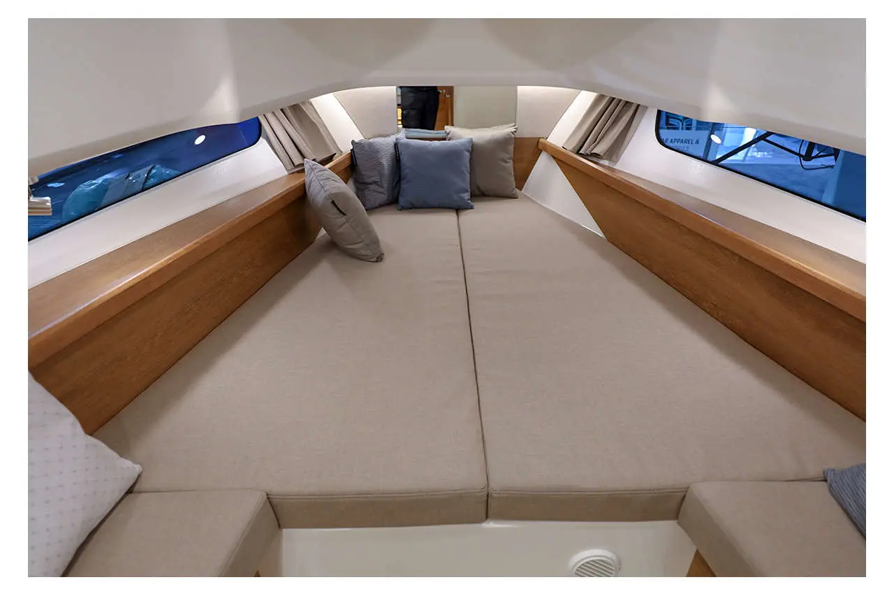 Nimbus Tender 11 Interior image 3