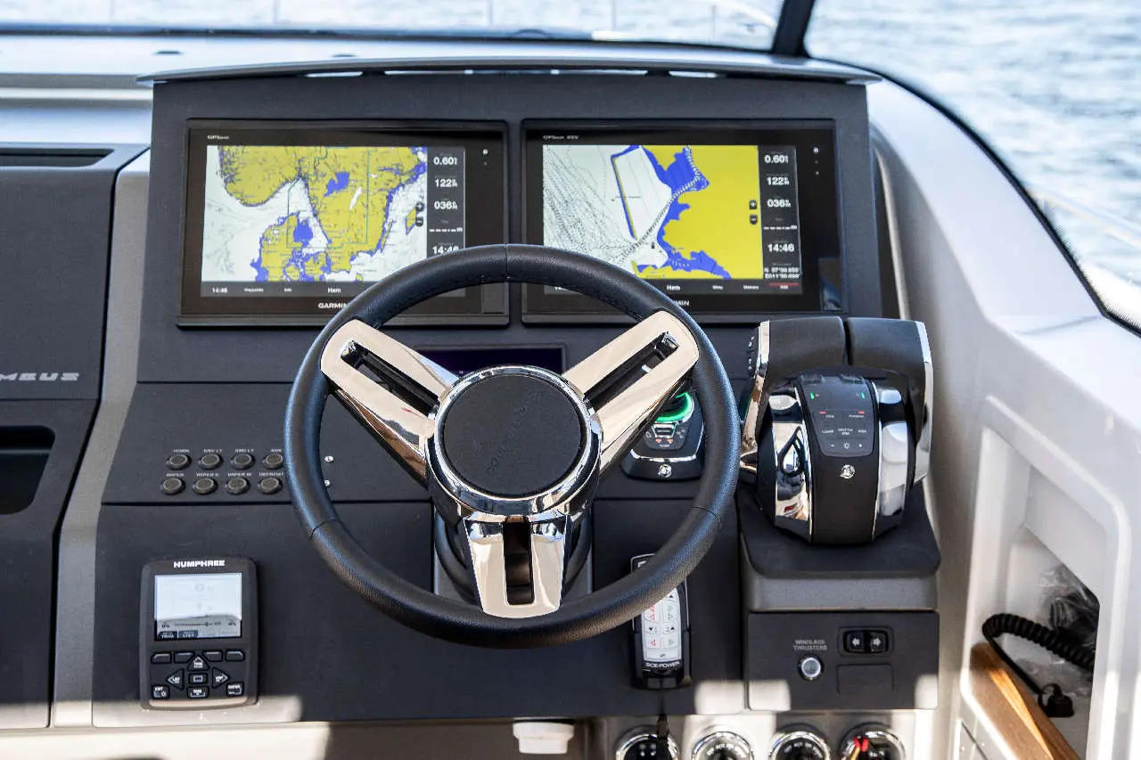 Nimbus Tender 11 Interior image 11