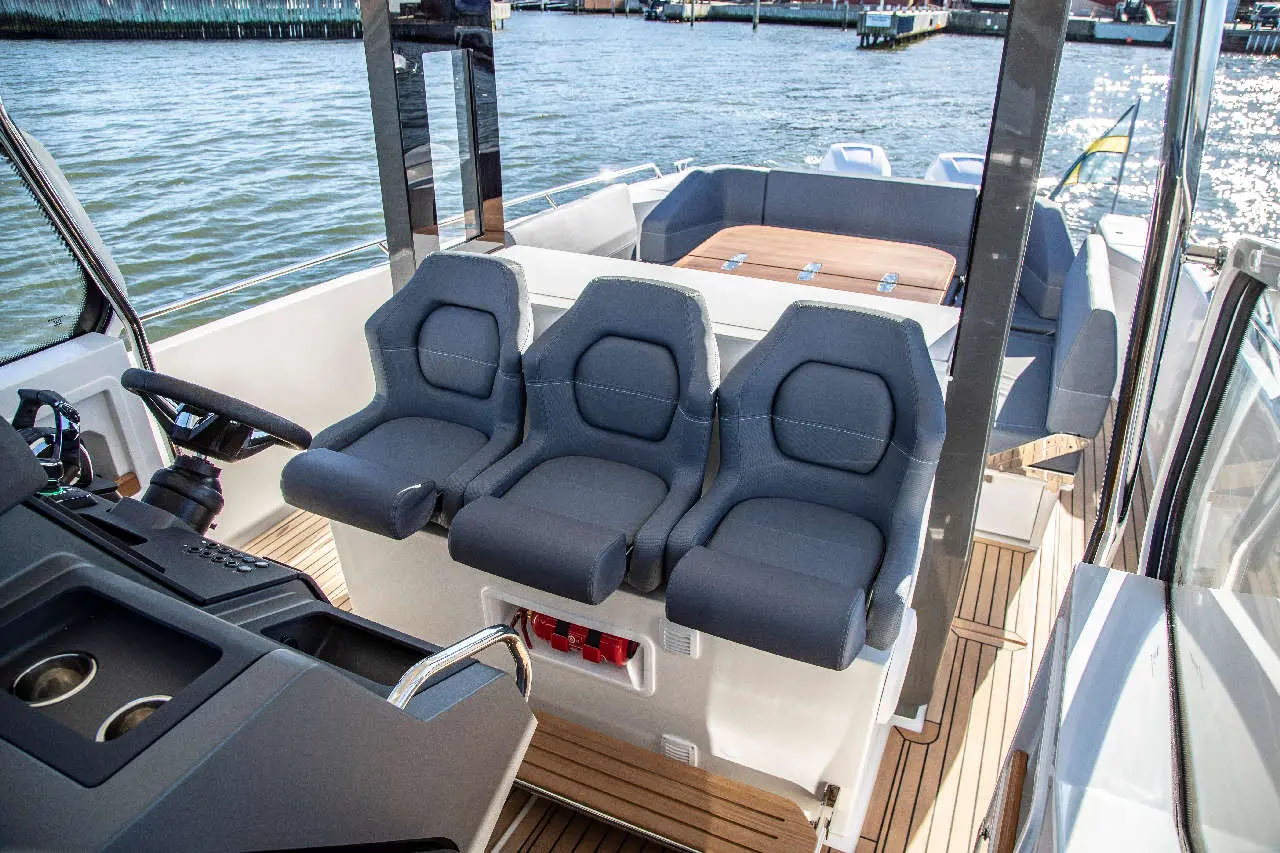 Nimbus Tender 11 Interior image 12