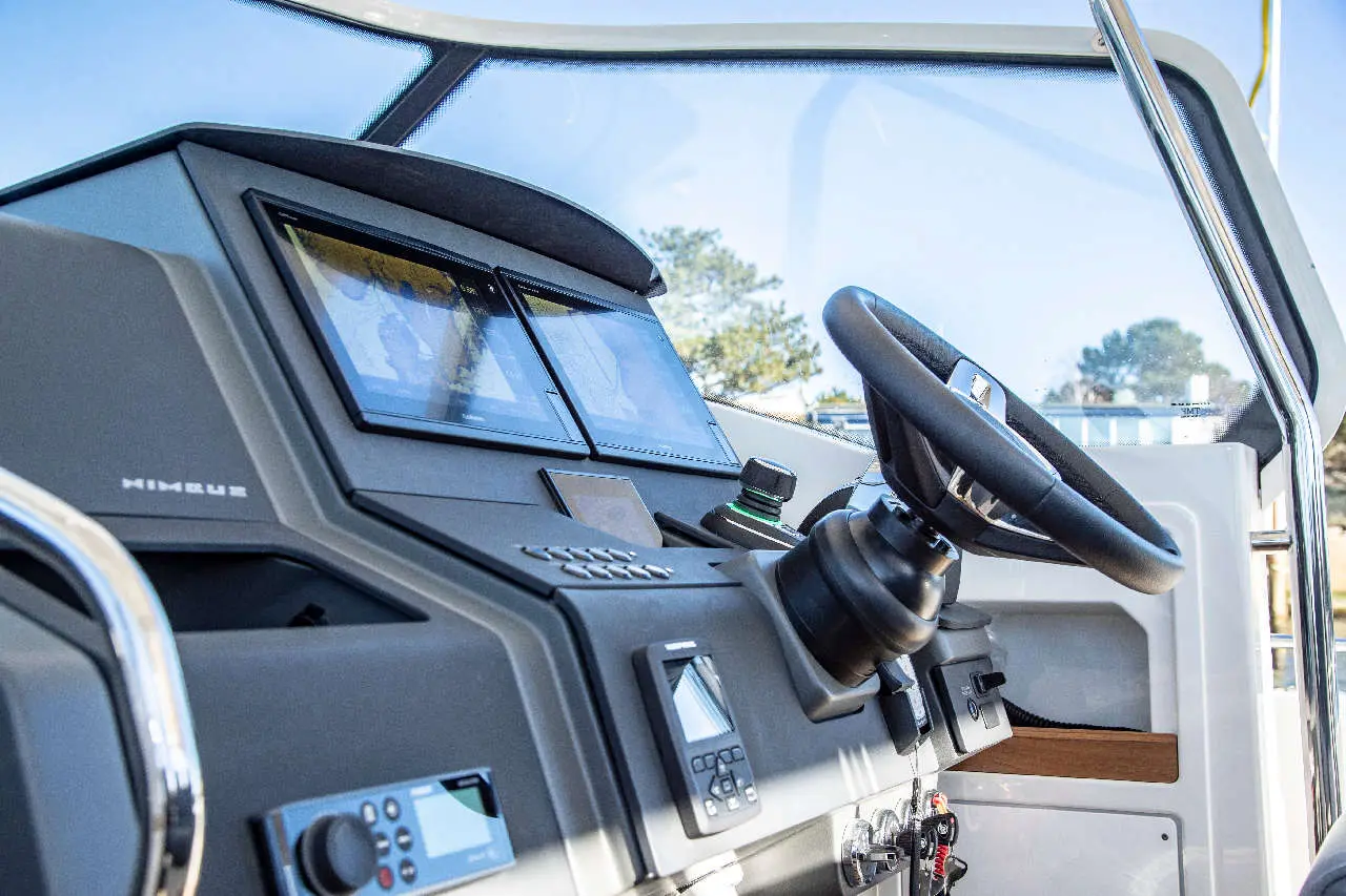 Nimbus Tender 11 Interior image 13