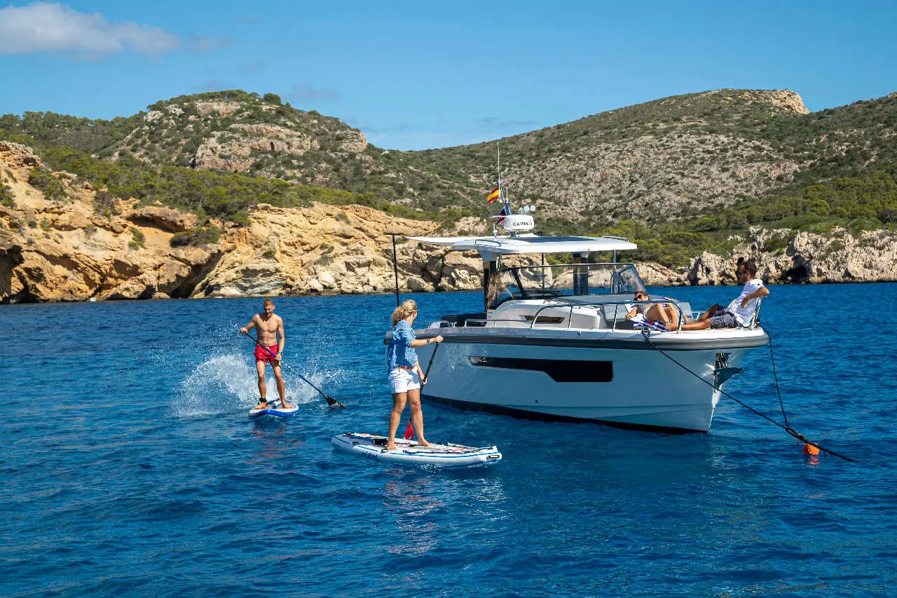 Nimbus Tender 11 Lifestyle image 1