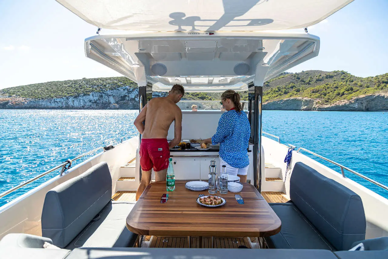 Nimbus Tender 11 Lifestyle image 3