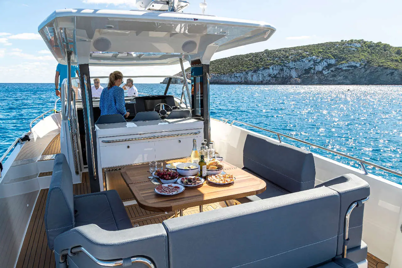 Nimbus Tender 11 Lifestyle image 4