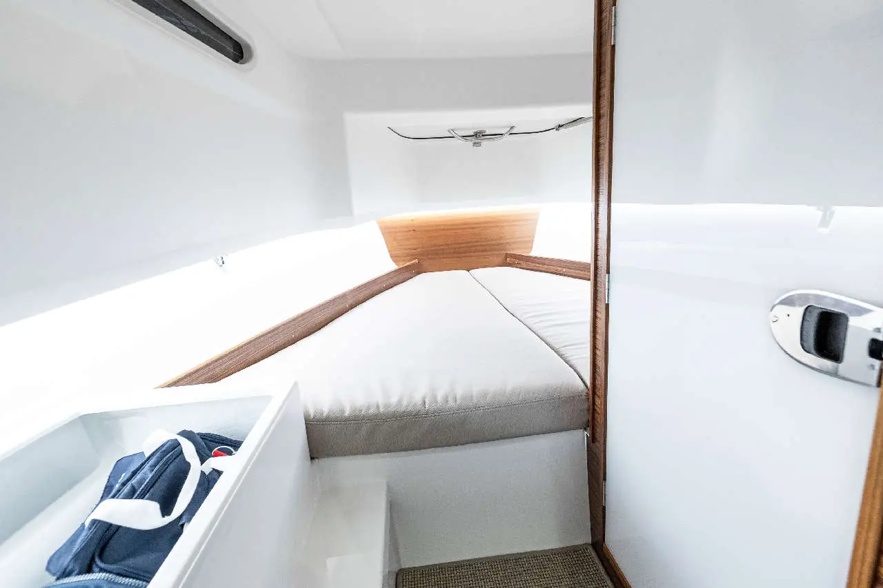 Nimbus Tender 8 Interior image 1