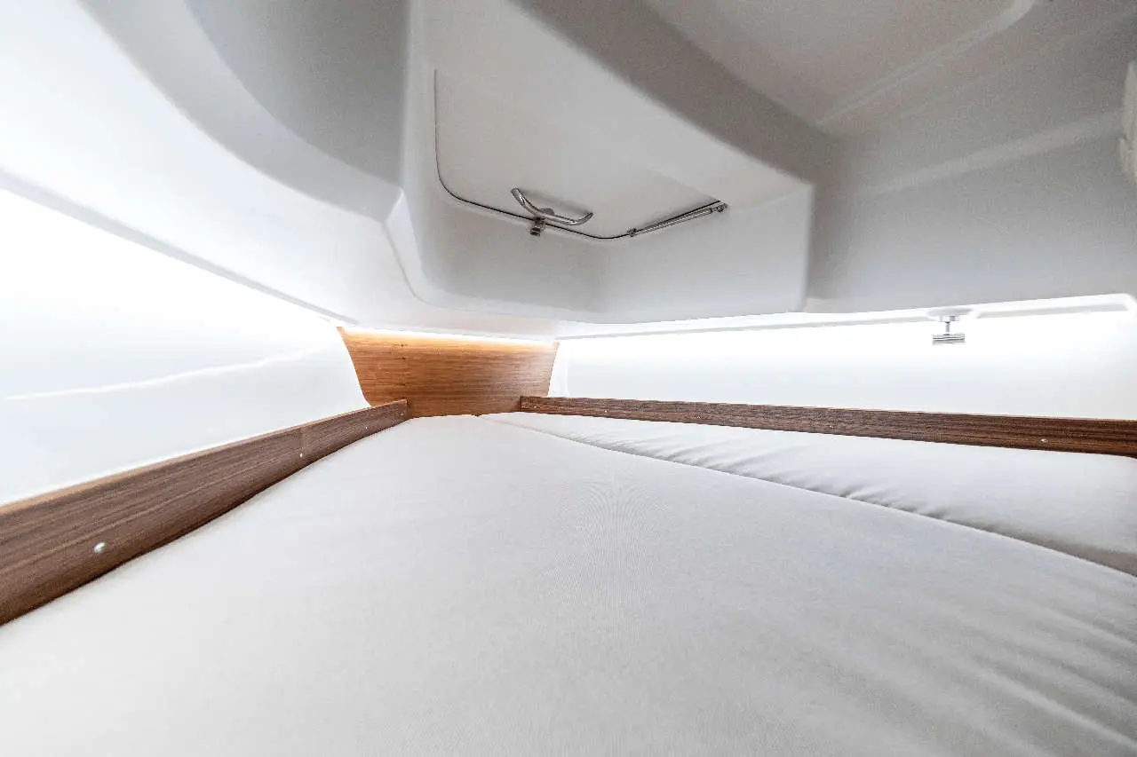 Nimbus Tender 8 Interior image 2