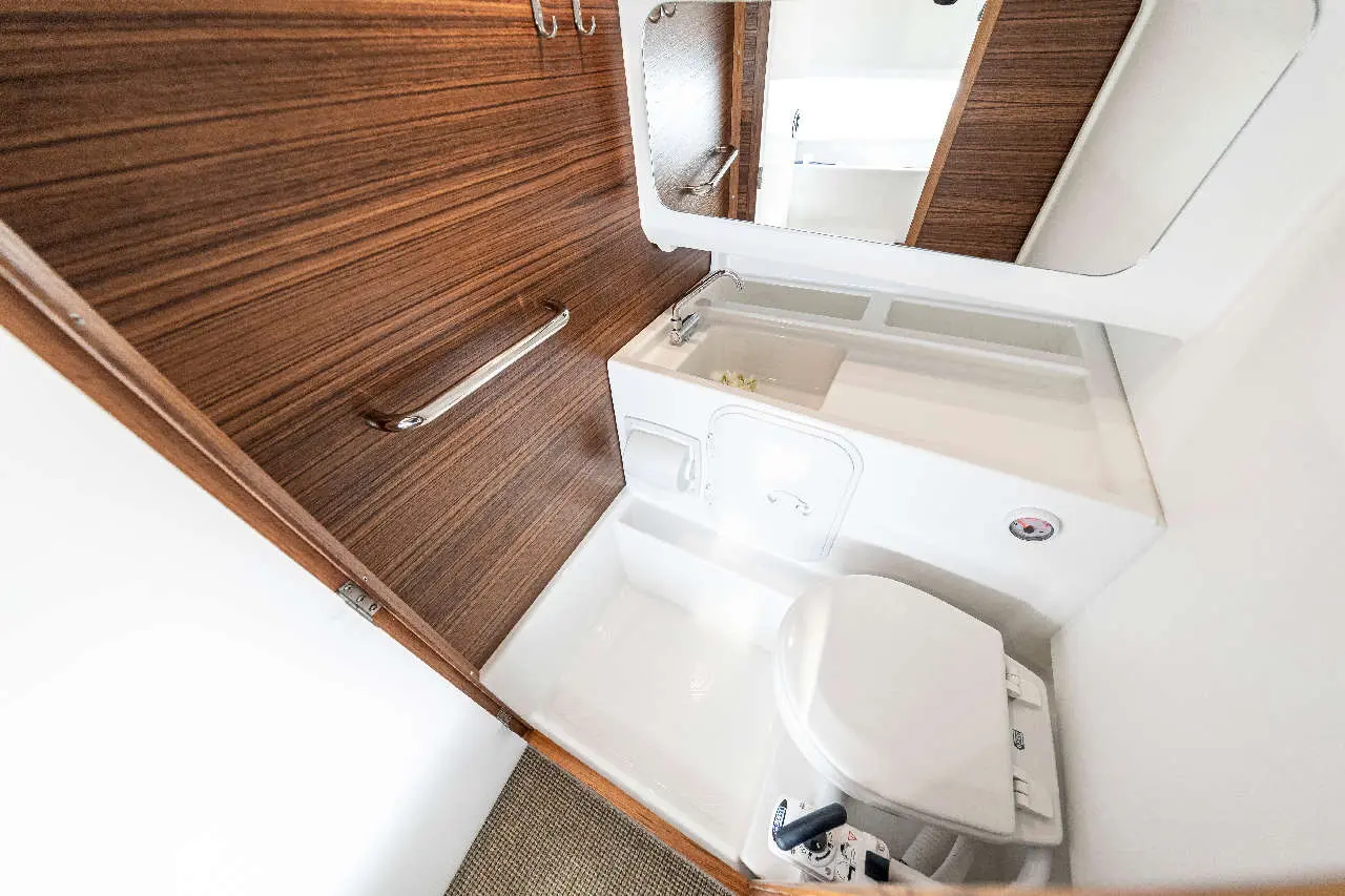 Nimbus Tender 8 Interior image 3