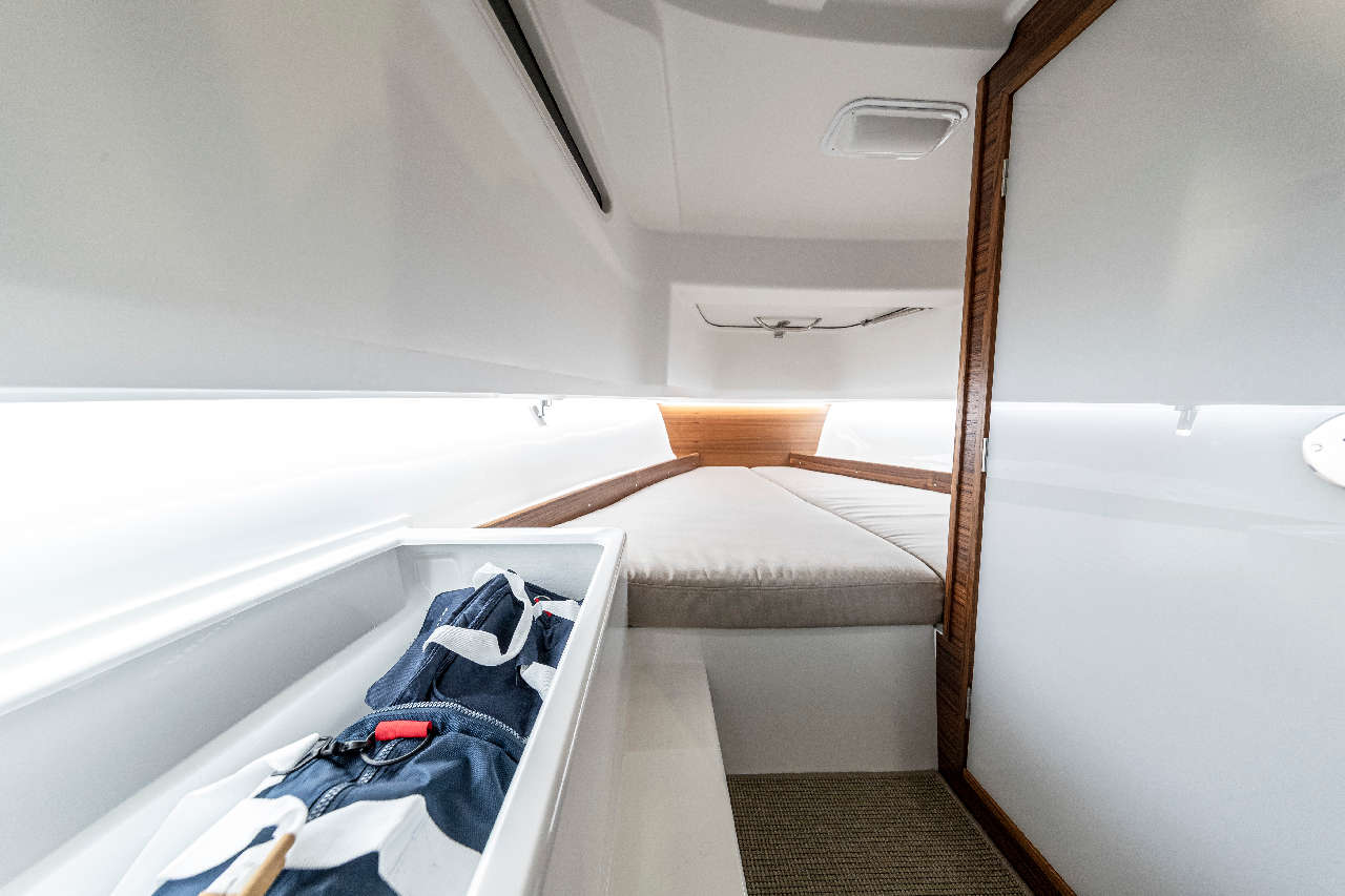 Nimbus Tender 8 Interior image 4