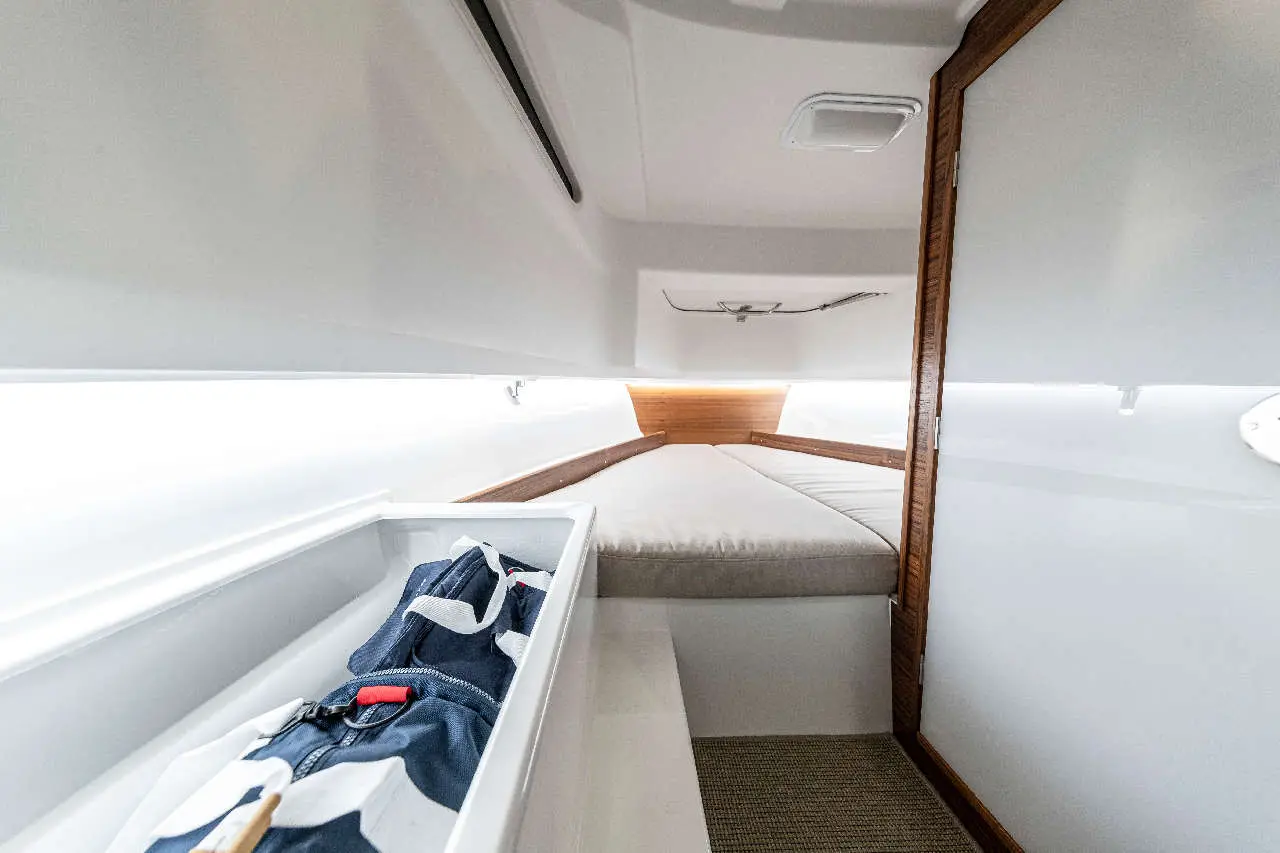 Nimbus Tender 8 Interior image 4