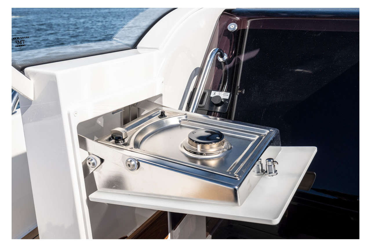 Nimbus Tender 8 Interior image 6