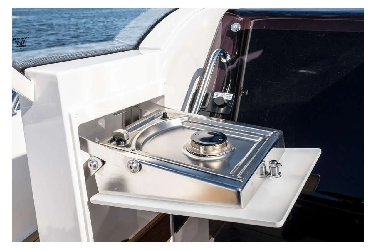 Nimbus Tender 8 Interior image 6