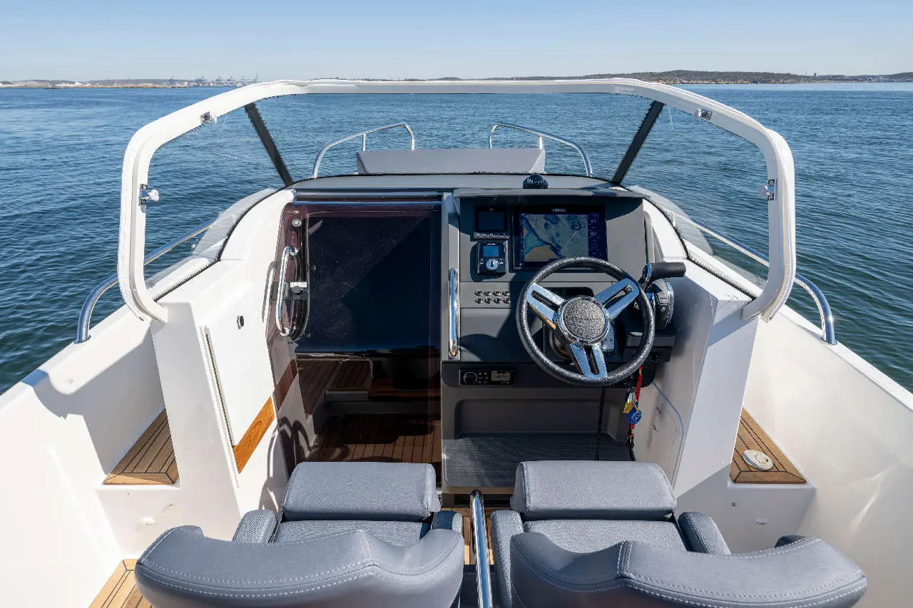 Nimbus Tender 8 Interior image 8
