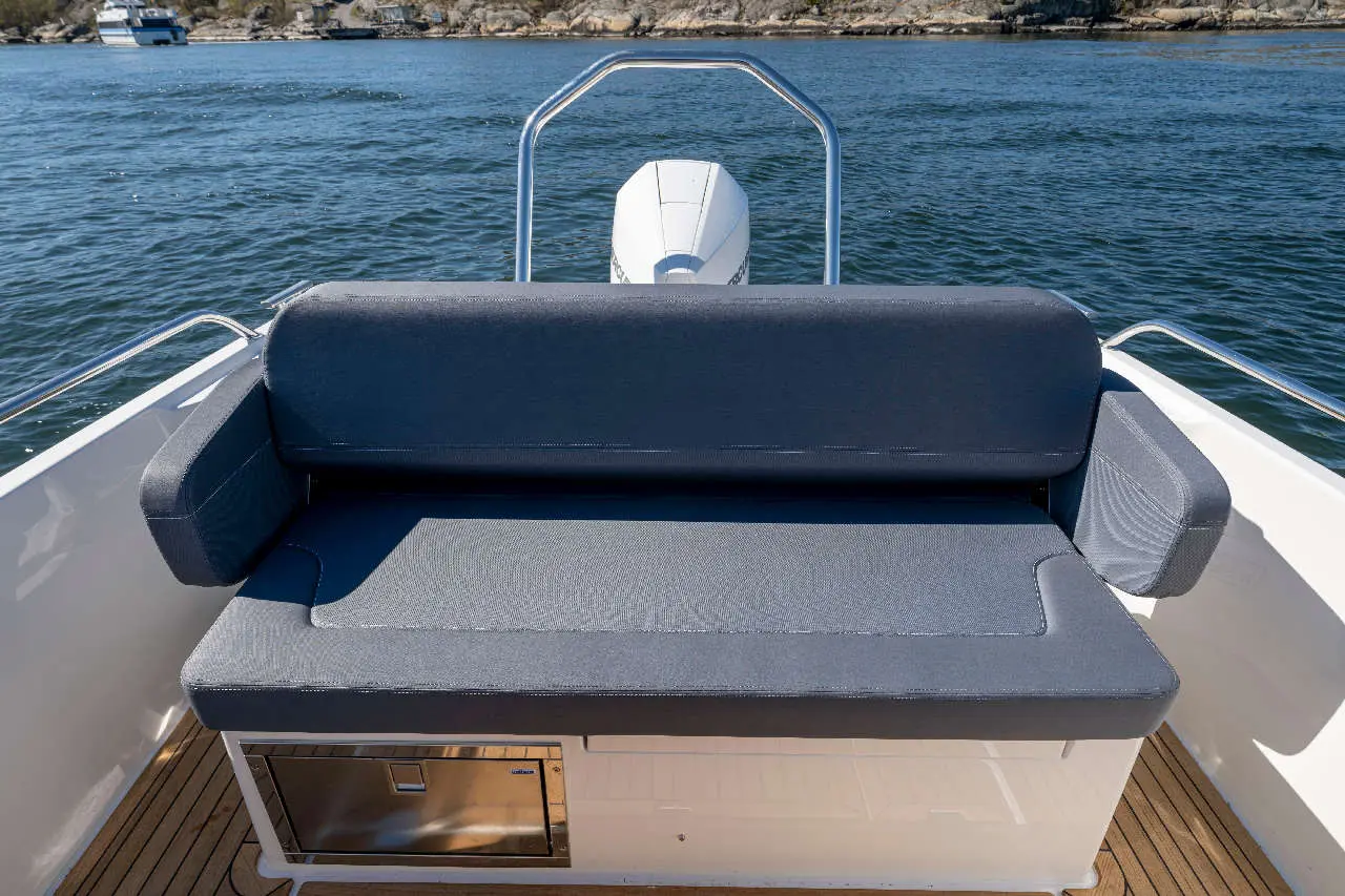 Nimbus Tender 8 Interior image 10