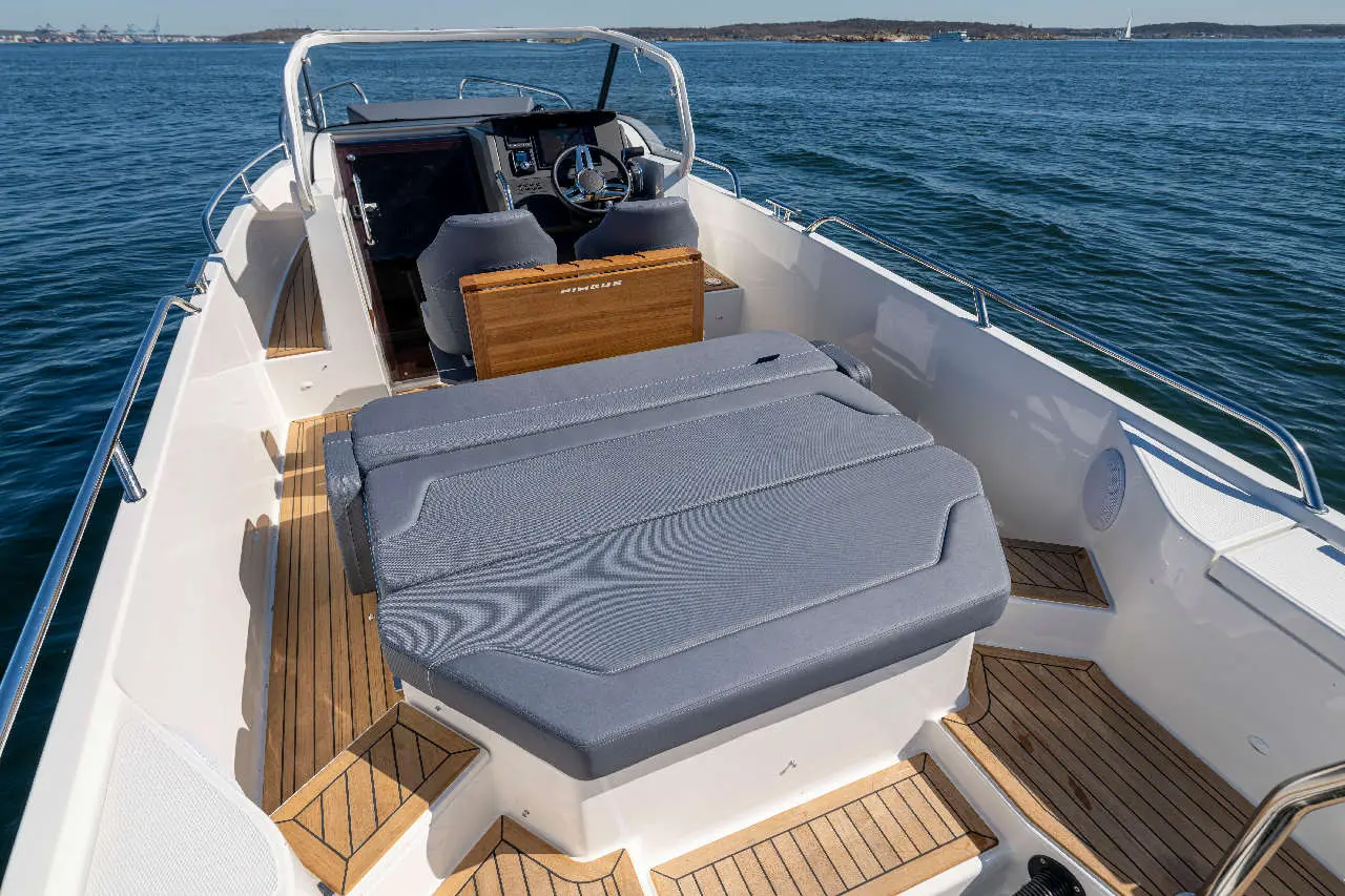 Nimbus Tender 8 Interior image 14