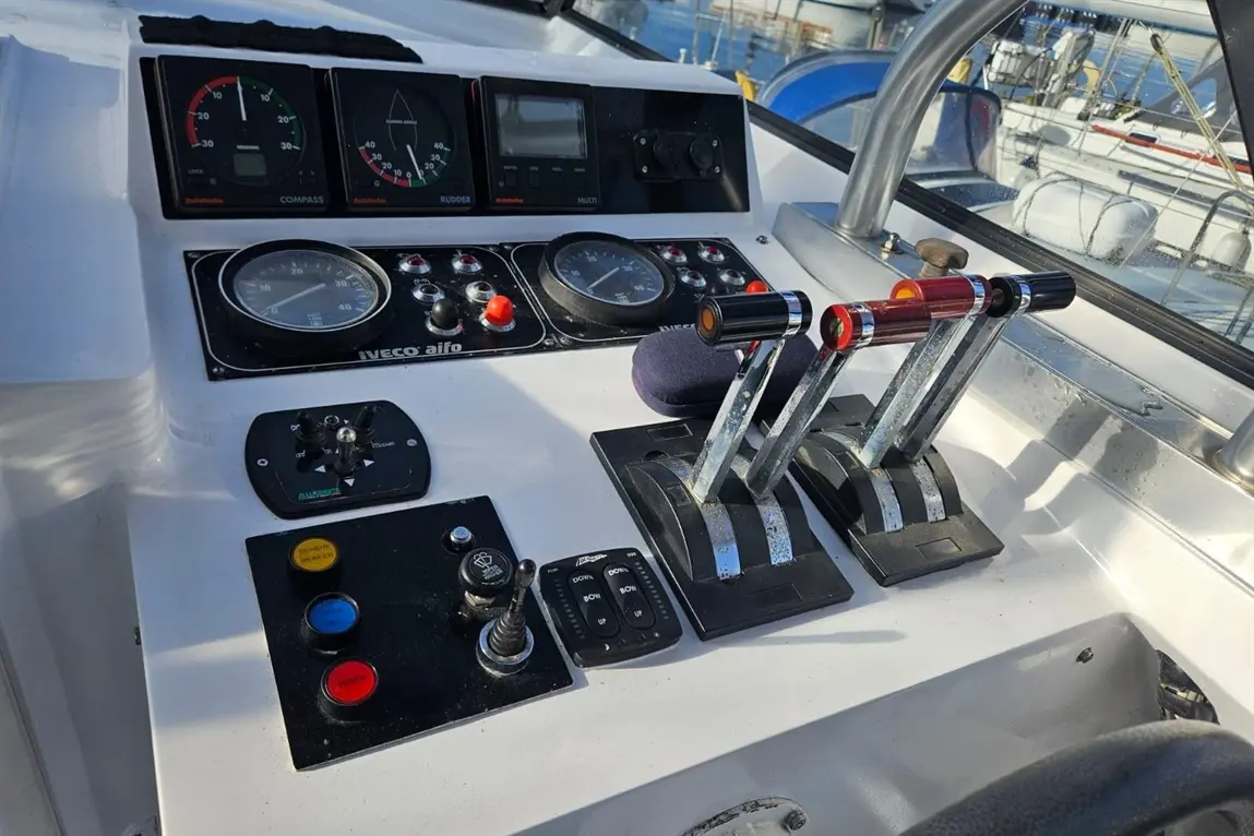 1996 Linssen 382 SCX image 16