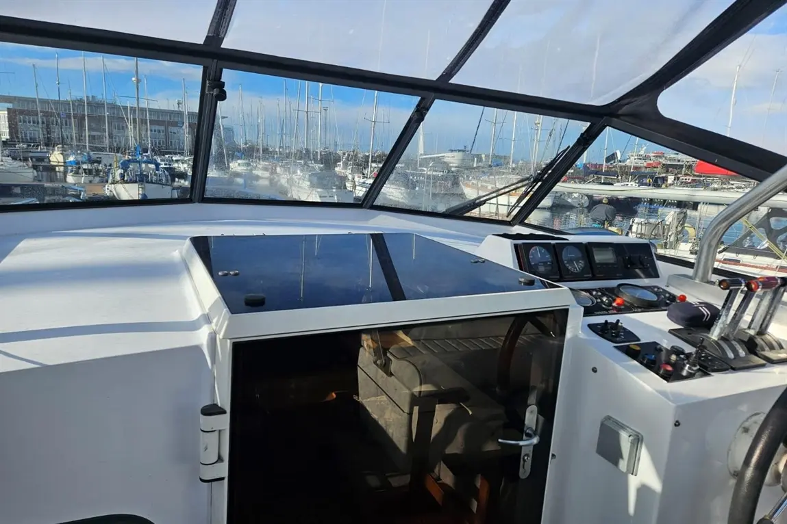 1996 Linssen 382 SCX image 17