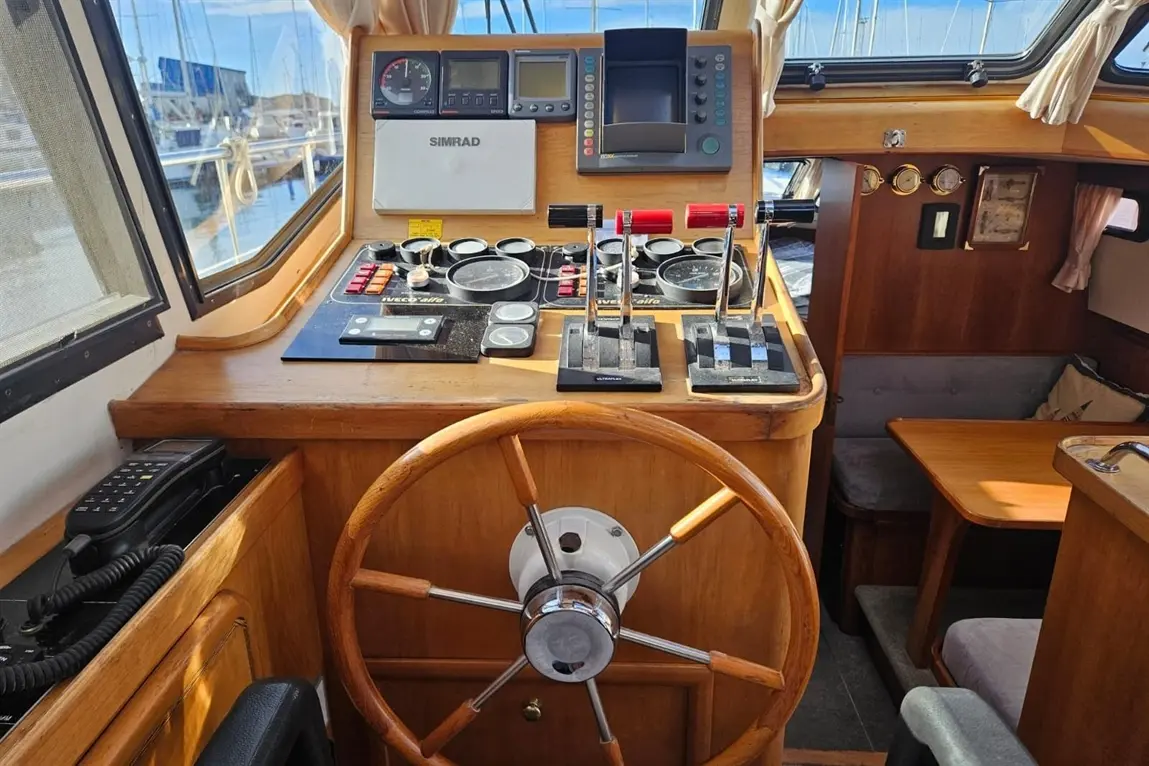 1996 Linssen 382 SCX image 20