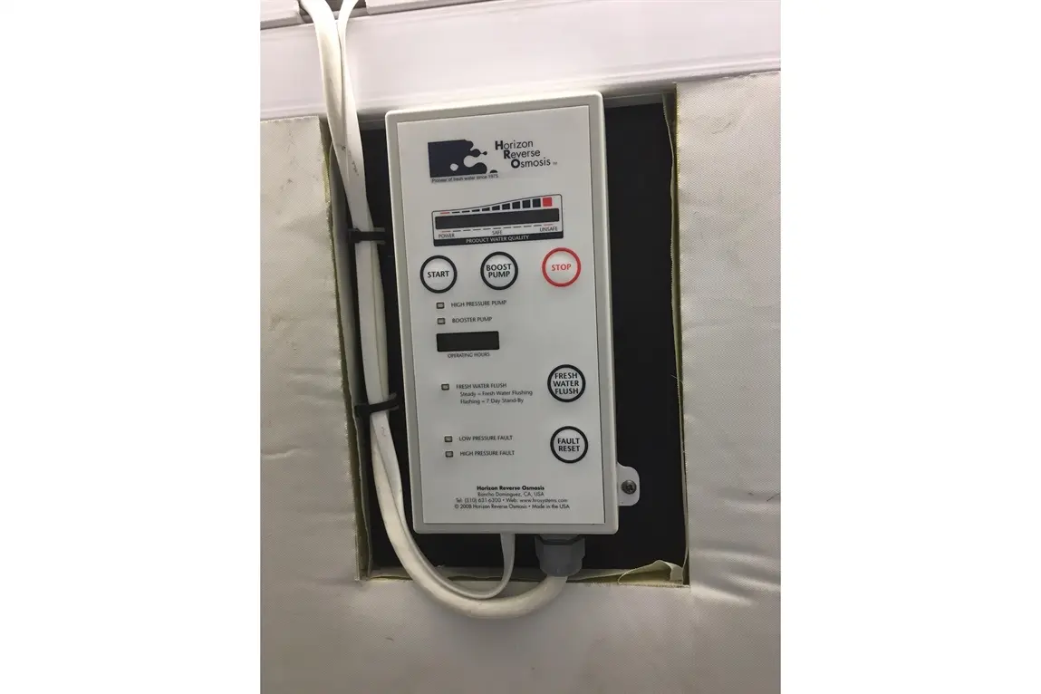 Control panel of a Horizon Reverse Osmosis system, featuring buttons for START, STOP and indicators for water quality.