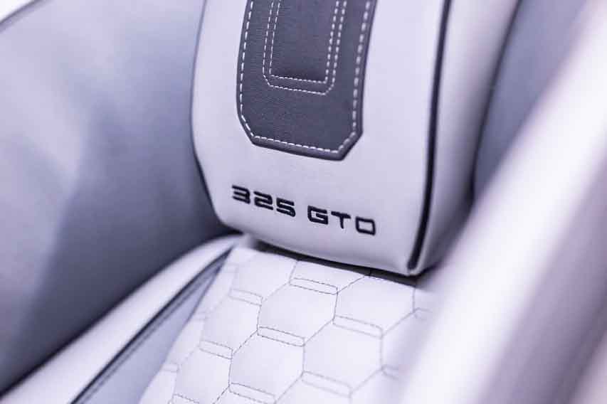 Galeon 325 GTO Cockpit image 1